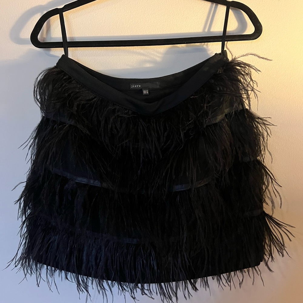Black feather skirt, so cute!
